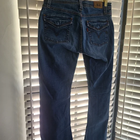 Levi's Women's Classic Denim Jeans 542 - Picture 5 of 7